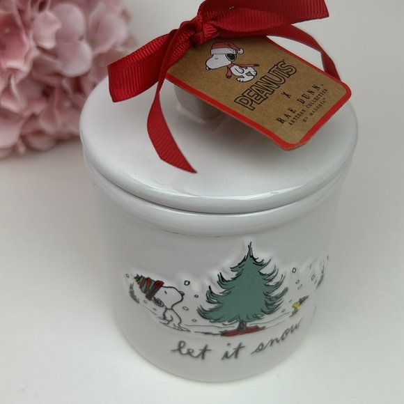Snoopy ceramic jar with lid NWT Christmas raised design Rae Dunn - Picture 11 of 12